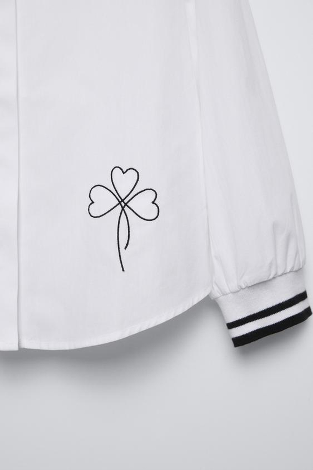 ZARA РУБАШКА С ВЫШИВКОЙ И МАНЖЕТАМИ В РУБЧИК, БЕЛЫЙ