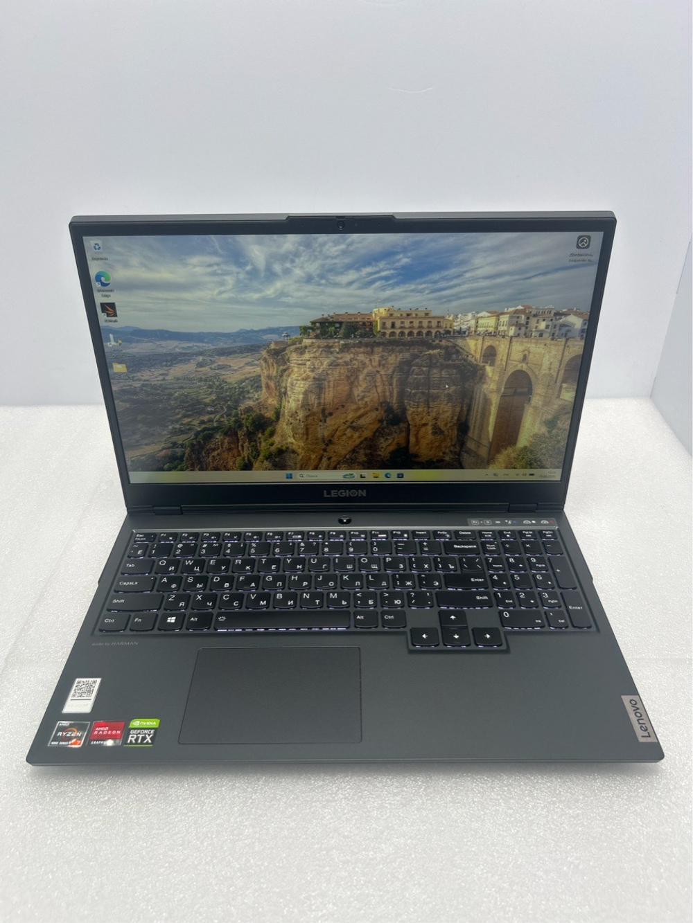 Ноутбук Lenovo Legion 5 15ARH05H (82B10083RU) 15.6"/AMD Ryzen 7 4800H /RAM 16 GB/SSD 512 GB/RTX2060/1920x1080/IPS 144 Hz/Windows 11/Подсветка кл-ры: LED/черный. Состояние: Уценка/маленькая трещина на топе/C1