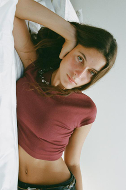 ZARA УКОРОЧЕННЫЙ ТОП ИЗ ХЛОПКА И МОДАЛА, ЦВЕТ БУРГУНДСКОГО ВИНА