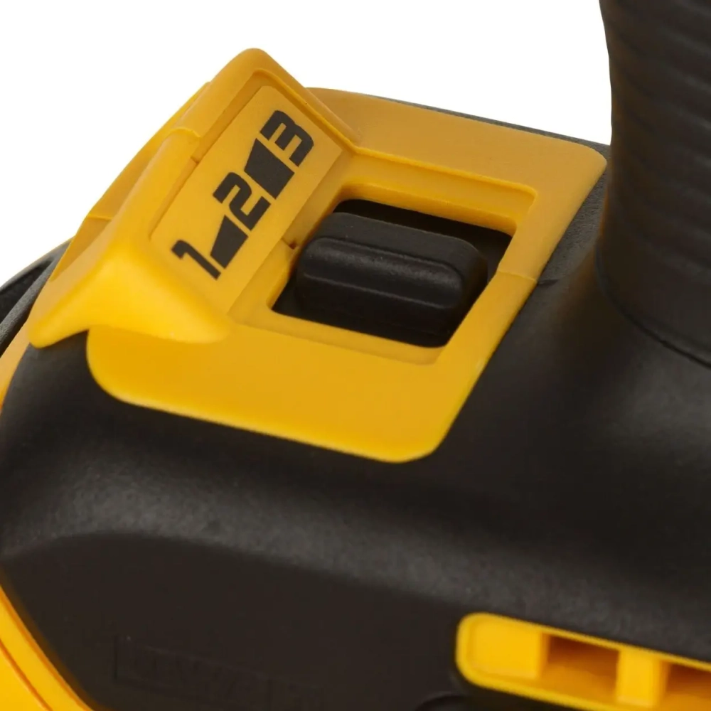 Аккумуляторный гайковерт DeWalt DCF899P2