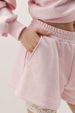 Шорты из футера укороченные сбоку нежно-розового цвета