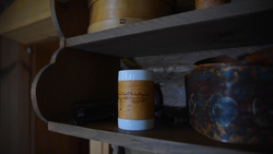 Кружка большая фарфоровая без ручки c берестой и с цитатами Лермонтова. Lermontov forever.