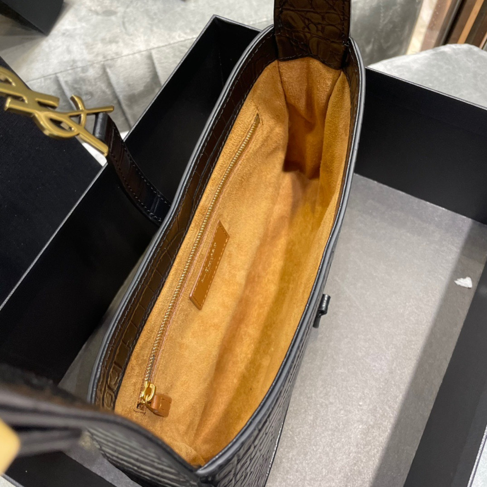 Saint Laurent Le 5 à 7 Hobo Bag
