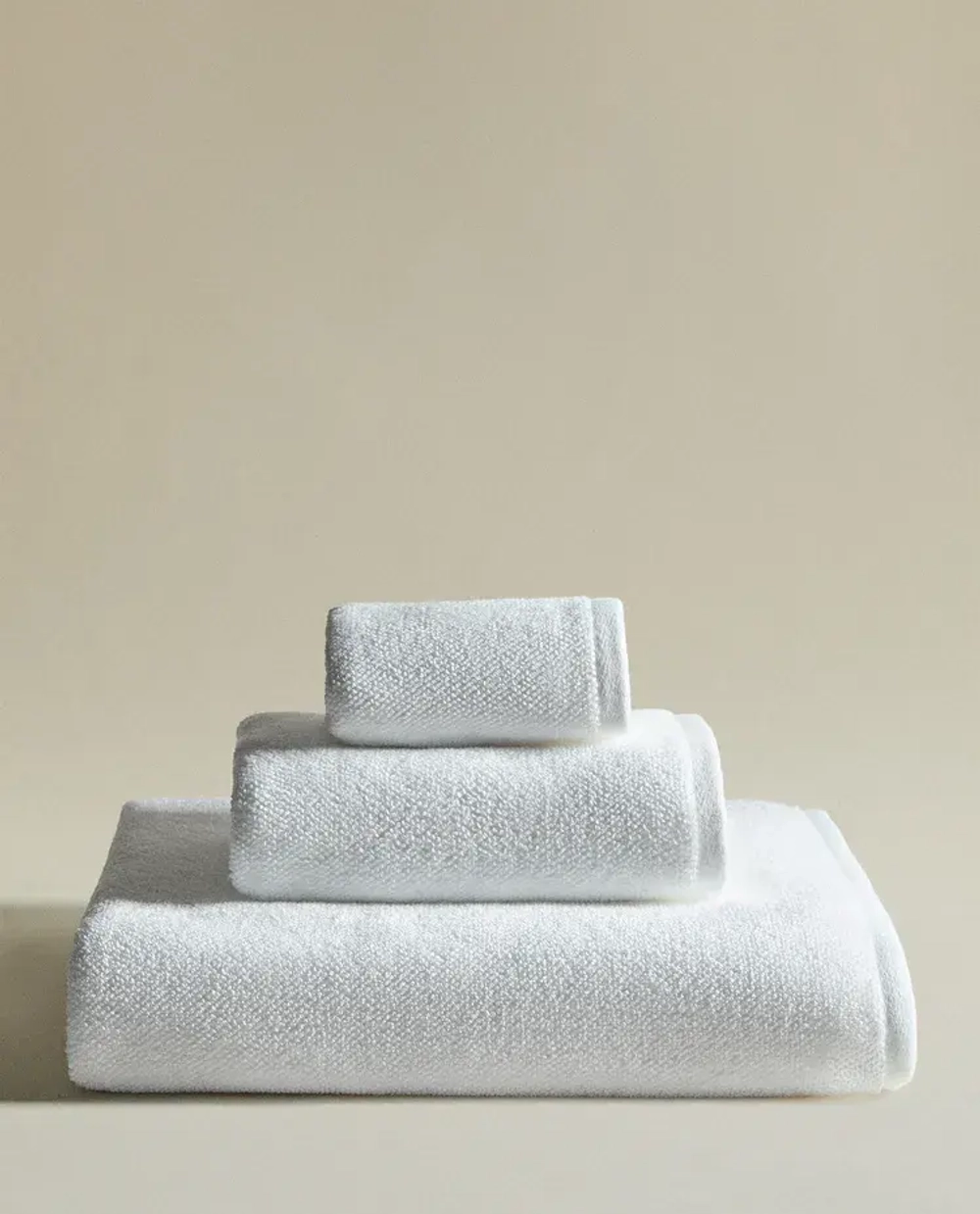 ZARA HOME ПОЛОТЕНЦЕ С ВЫШИВКОЙ, БЕЛЫЙ