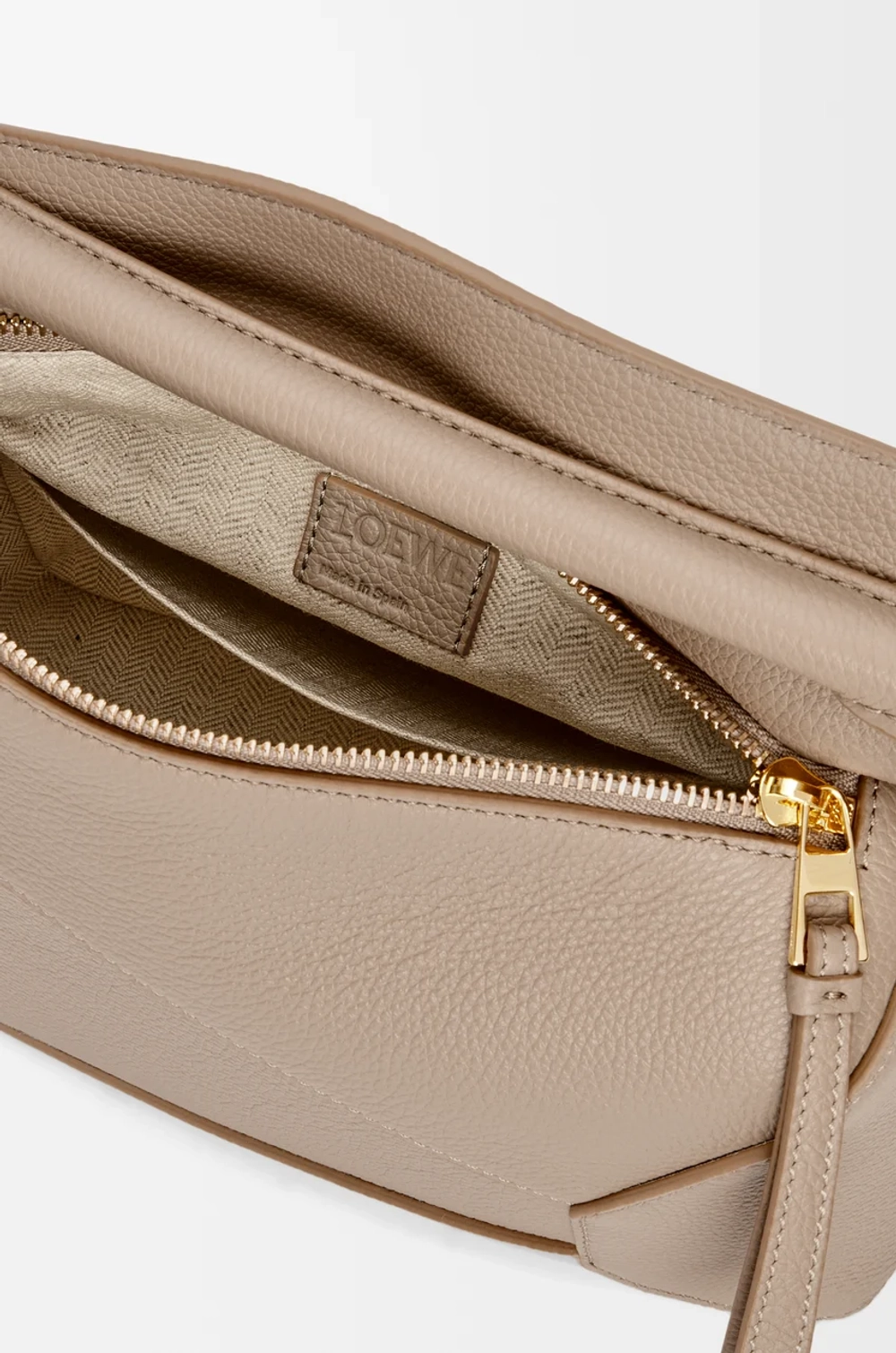 Loewe Маленькая сумка Puzzle Edge из мягкой зернистой телячьей кожи, песочный