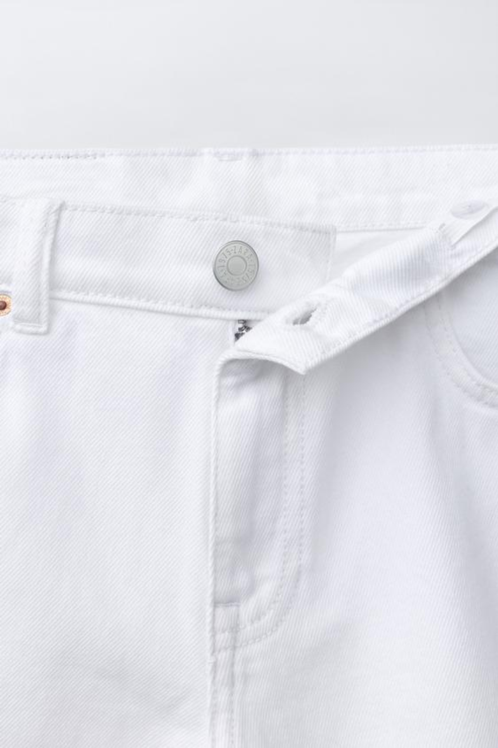 ZARA ДЖИНСОВЫЕ ШОРТЫ RELAXED BAGGY, ЖЕЛТОВАТО-БЕЛЫЙ