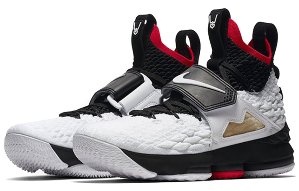 Nike Lebron 15 Diamond Turf Hyper Sneakers