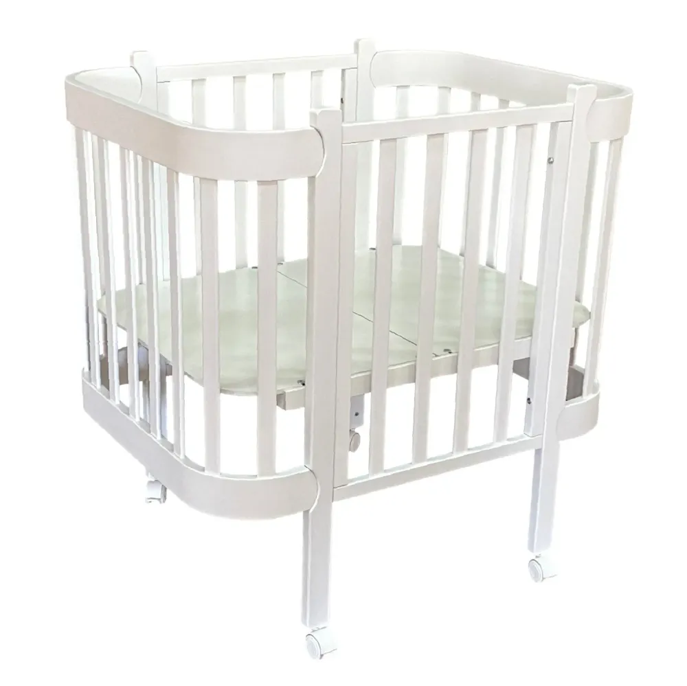 Кровать детская «Baby 100*70» автостенка, продольный маятник, колеса (ложе 100*70) (белый/белый)