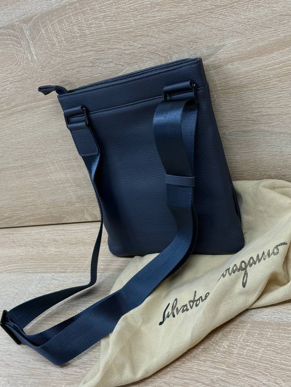 Сумка-мессенджер Salvatore Ferragamo