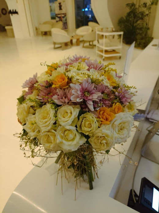 Букет из 33 роз и Хризантем