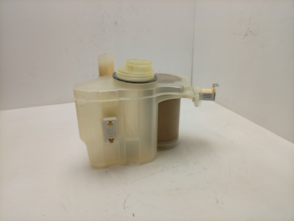 DIS5831 ктп4 Бачок для соли посудомоечной машины Beko 1768300100 б/у