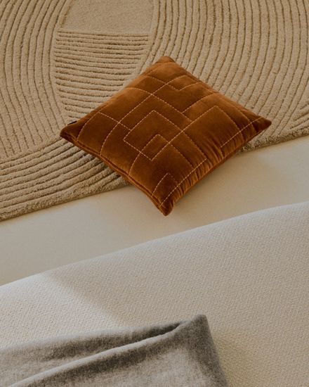 Чехол для подушки Prila из бархатного хлопка терракотового цвета с вышивкой 45 x 45 см