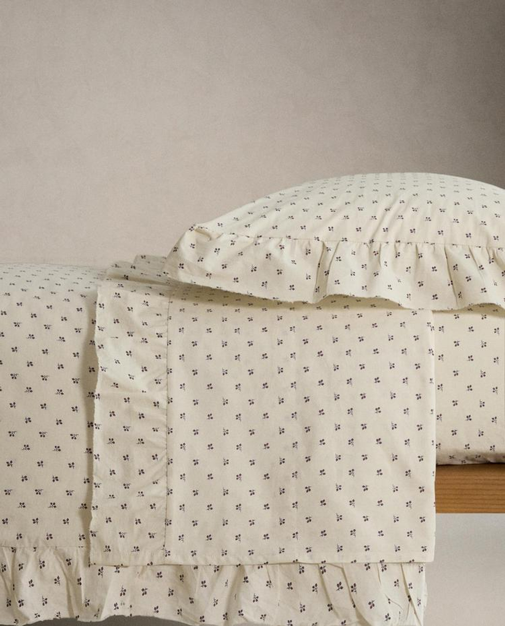 ZARA HOME ДЕТСКАЯ ПРОСТЫНЯ С ОБОРКАМИ, ЭКРЮ