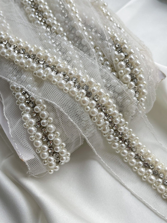 Тесьма жемчуг стразы 2 см