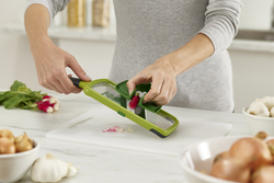 Терка с держателем для продуктов Joseph Joseph Mandoline зеленая