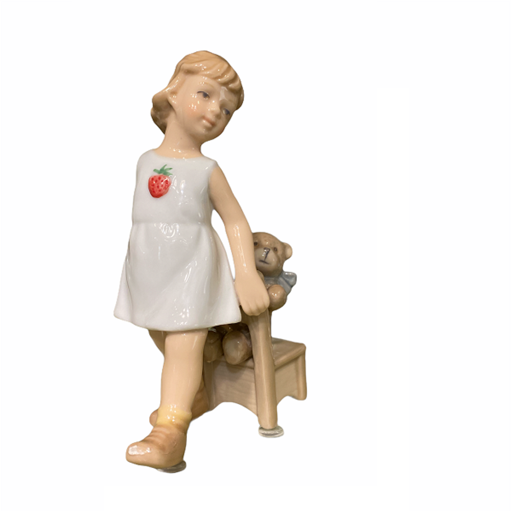 Девочка с медвежонком