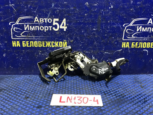 Замок двери задней левой TOYOTA HILUX SURF 1992