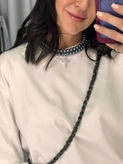 Жемчужный чокер с крестом графит