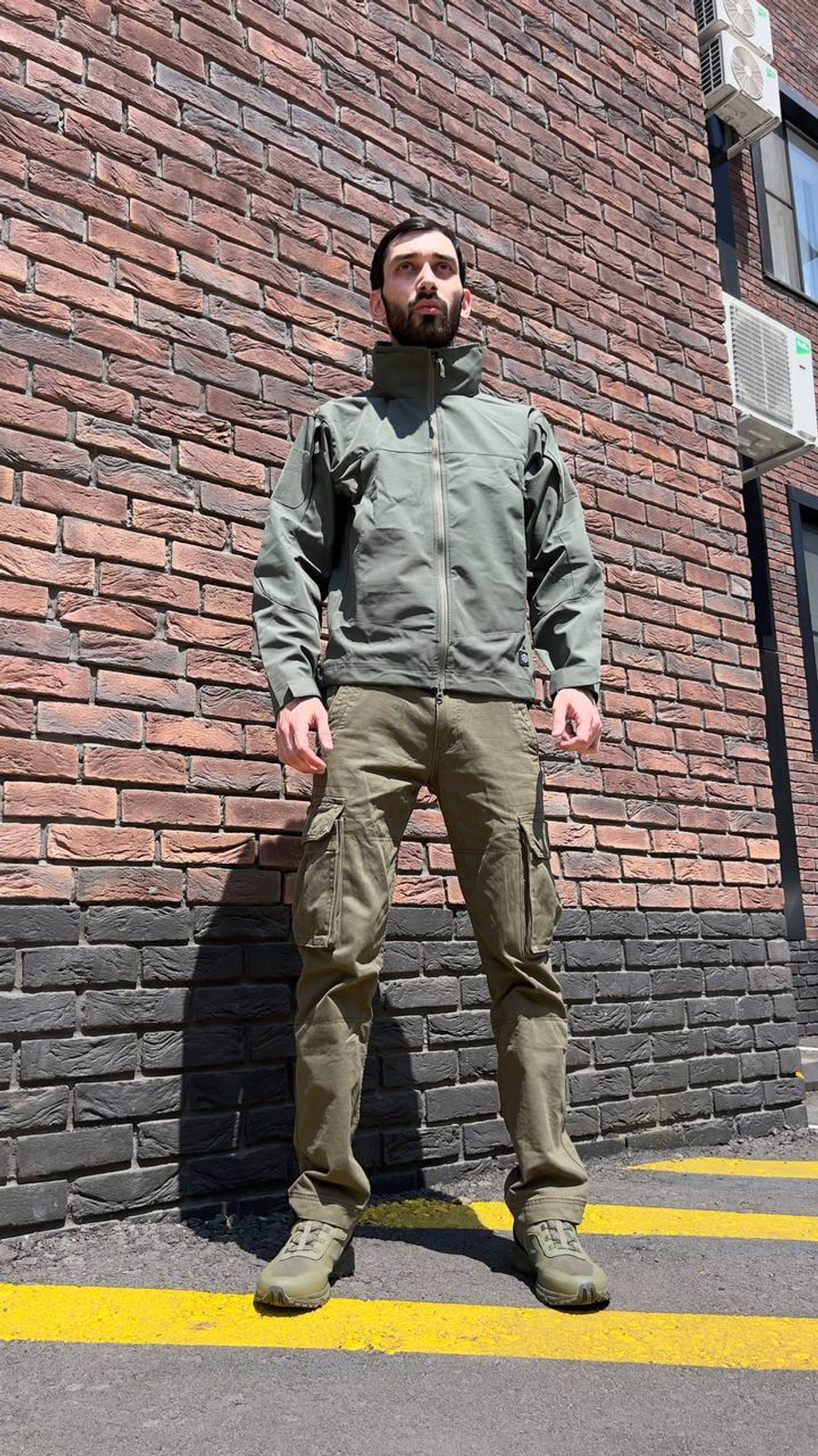 Куртка олива со скрытым капюшоном