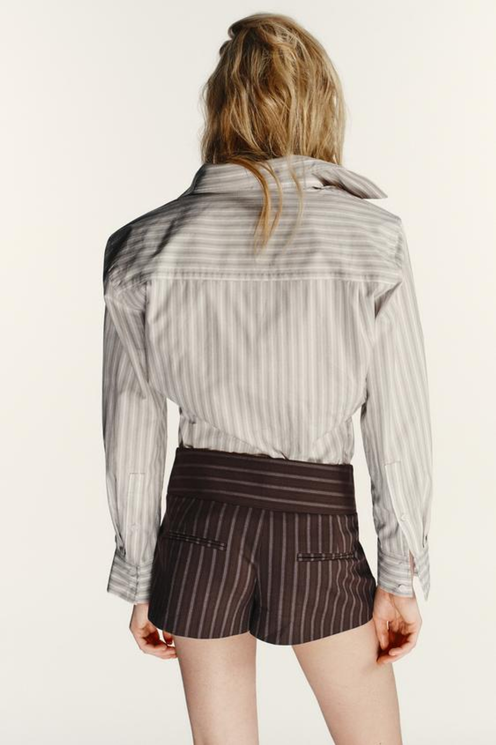 ZARA ШОРТЫ В ТОНКУЮ ПОЛОСКУ С ПОЯСОМ, ТЕМНО-СЕРЫЙ