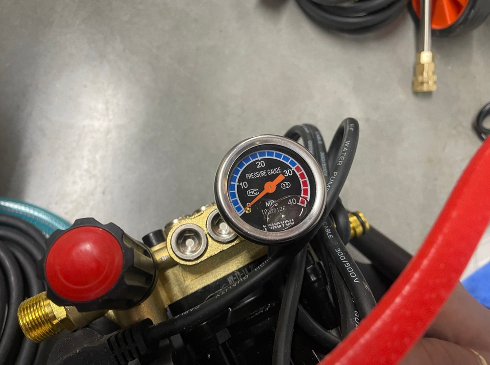 ЛЮКС Мойка (М360 - ЛЮКС Серебро) высокого давления, без масляная, с пенным пистолетом в комплекте (80-130 бар, 2500 Вт)  (Гарантия 14 дней)