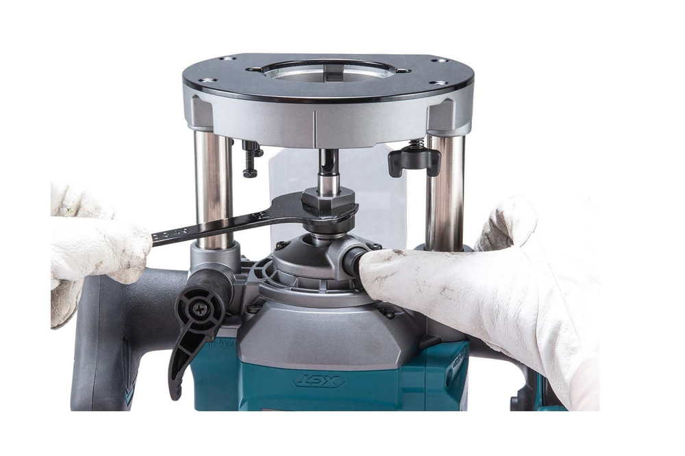 Аккумуляторный фрезер Makita RP001GZ