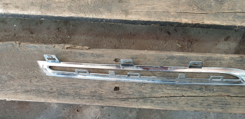 Молдинг решетки радиатора Mercedes GLC (X253) 15-19 Б/У Оригинал A2538880385