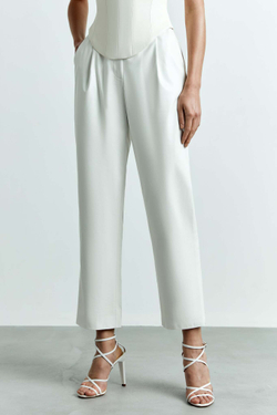 Укороченные брюки на завышенной талии