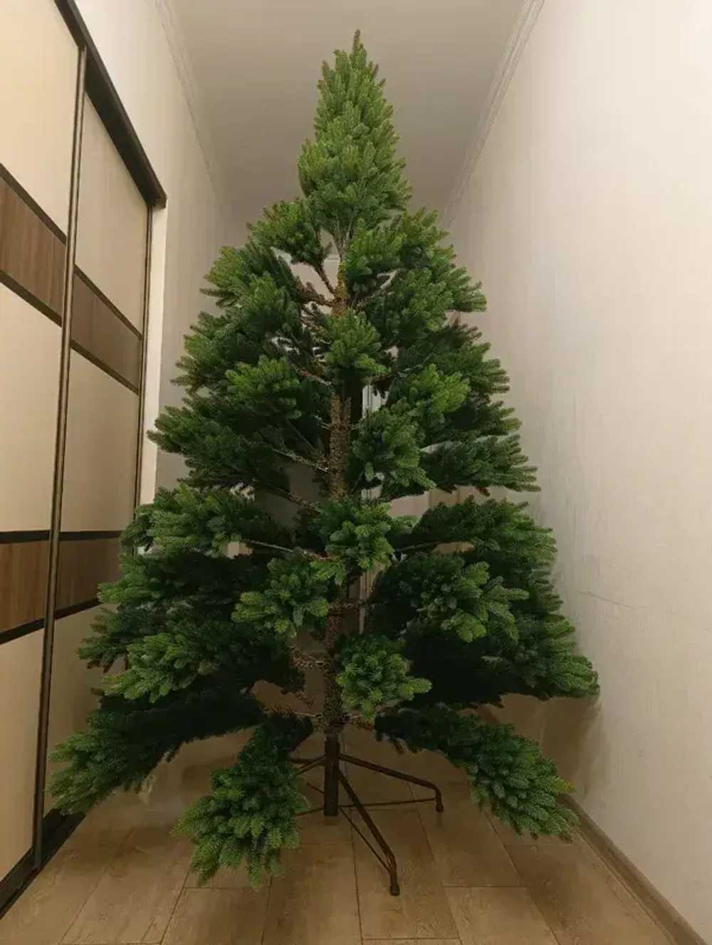 Елка с гирляндой встроенной «Юлия» (Литая хвоя) 150 см / 1,5 м