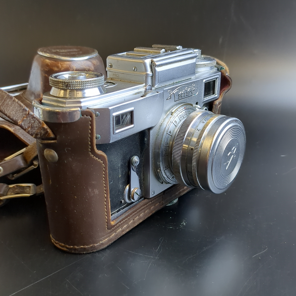 №6 Фотоаппарат "Киев 4" с объективом "Юпитер 8-М" в оригинальном футляре, металл, Киевский завод "Арсенал", СССР, 1957-1979 гг.