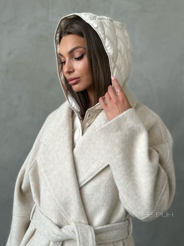 Бежевое шерстяное пальто с утепленным жилетом