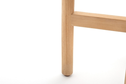 Боковой стол из тика Joygarden ТАЛАРА, бело-серый