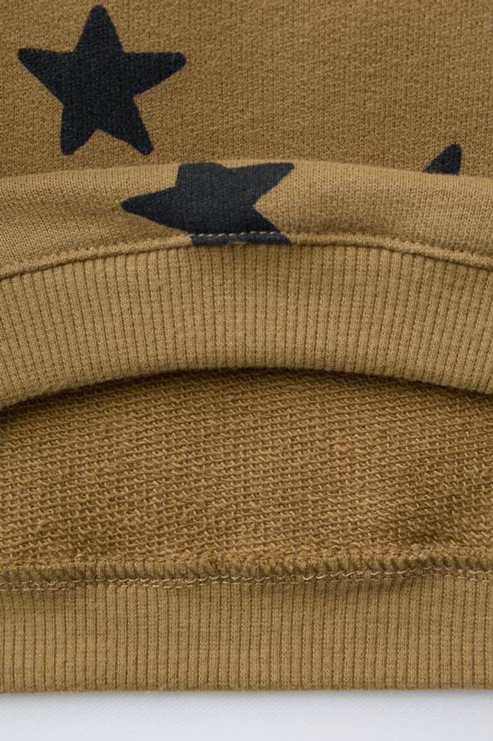 ZARA ТОЛСТОВКА С ПРИНТОМ, ХАКИ