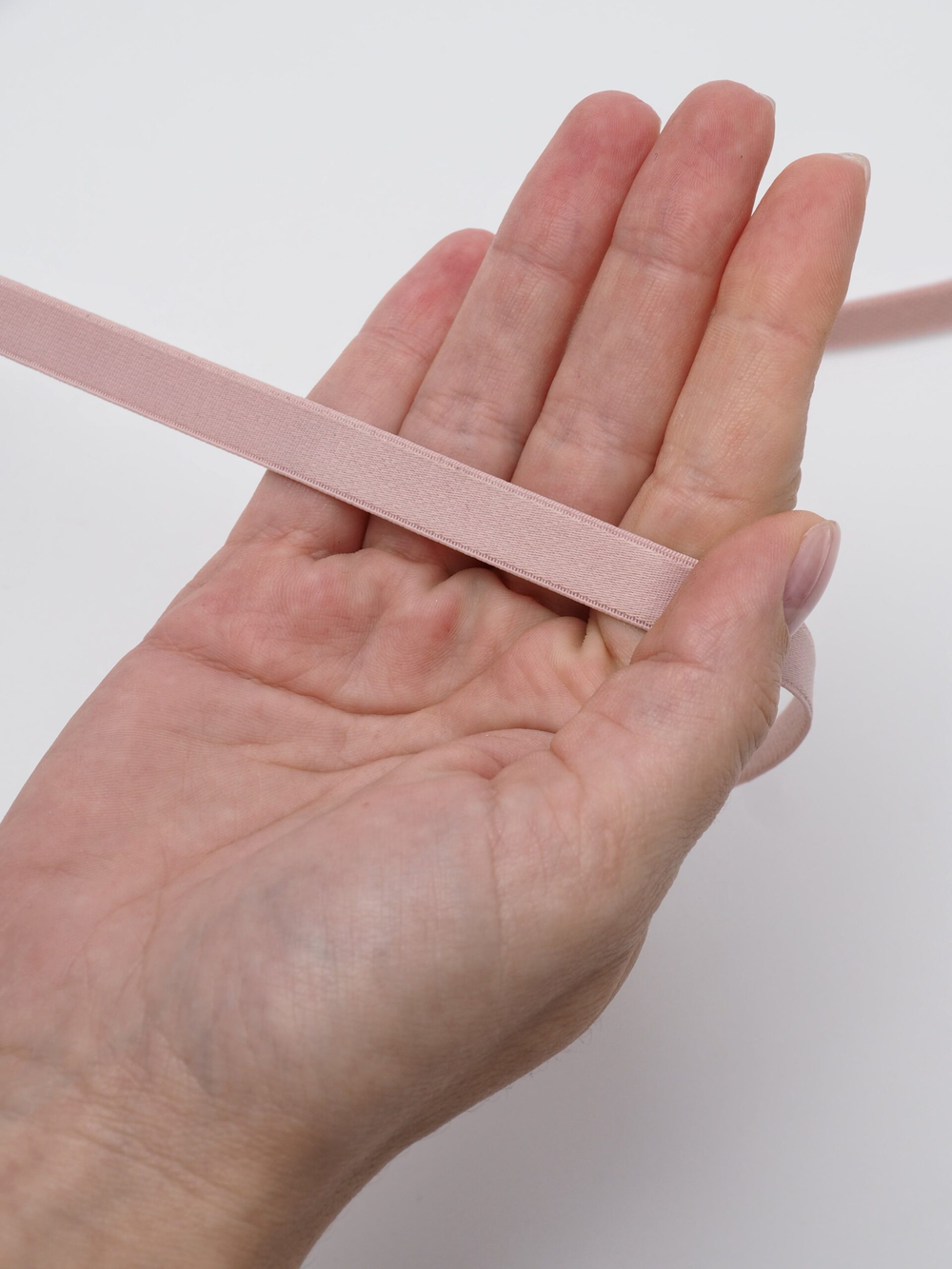 Резинка бретелечная пудровая глянцевая ширина 10 мм