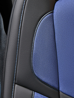 Чехлы Люкс VOLVO FH-13 после 2018 года: водитель от сиденья, пассажир от стойки кабины (один вырез под ремень) (экокожа, черный, синяя вставка)