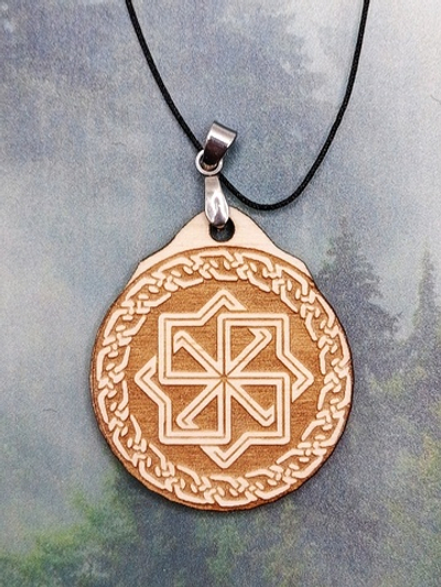 Кулон из дерева Молвинец