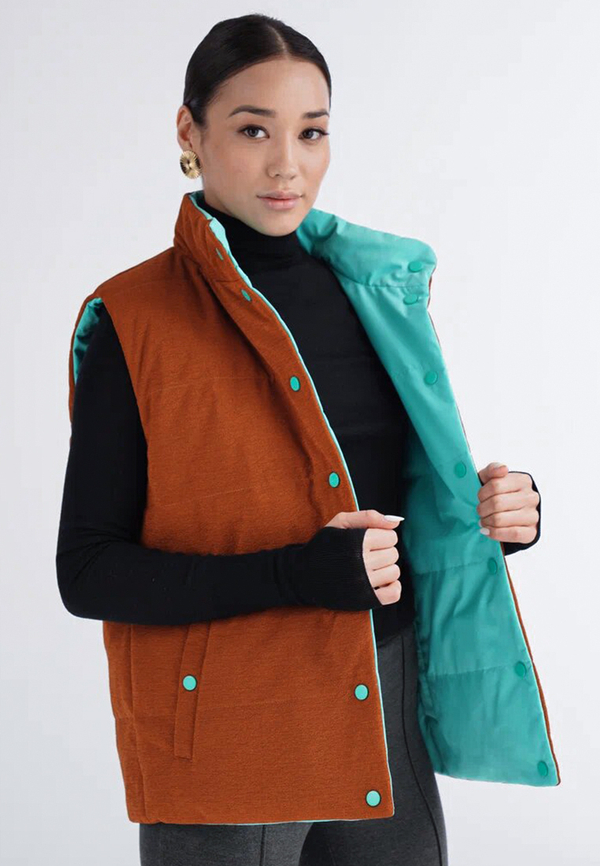 Двусторонняя жилетка на пуху