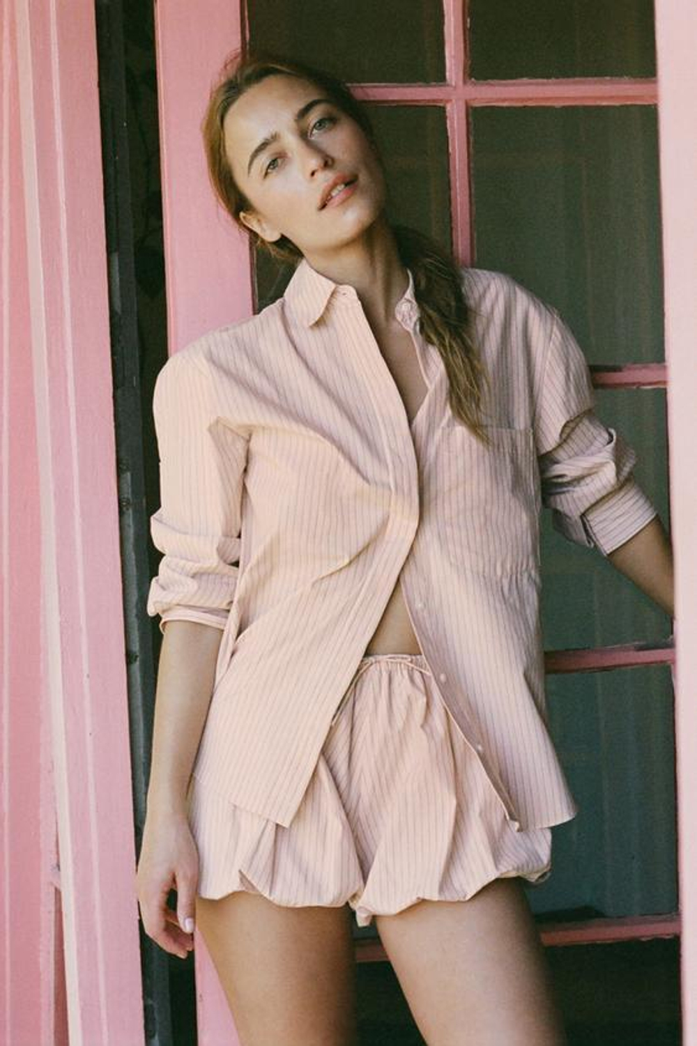 ZARA ПОЛОСАТЫЕ ШОРТЫ-КЮЛОТЫ, РОЗОВЫЙ/БЕЛЫЙ