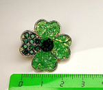 Брошка"Четырехлистный клевер".  Символ удачи. Оберег от сглаза. Цвет золото. Салатовый
