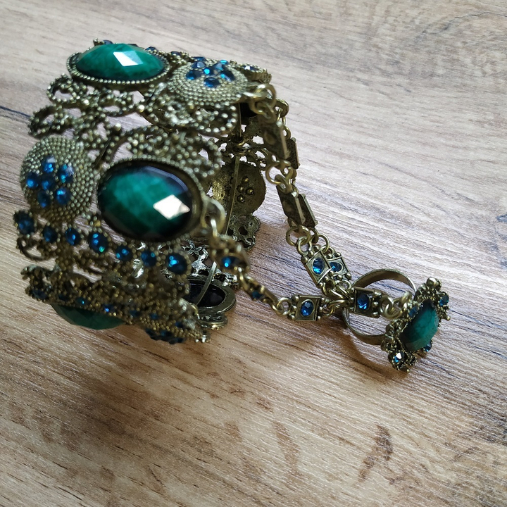 Браслет-слейв Овал, цирконы, муранское стекло, цвет изумрудный