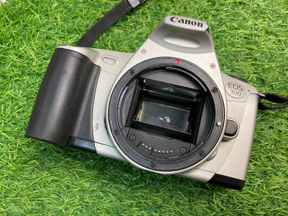 Canon EOS 300 kit EF 28-80mm 3.5-5.6 IV