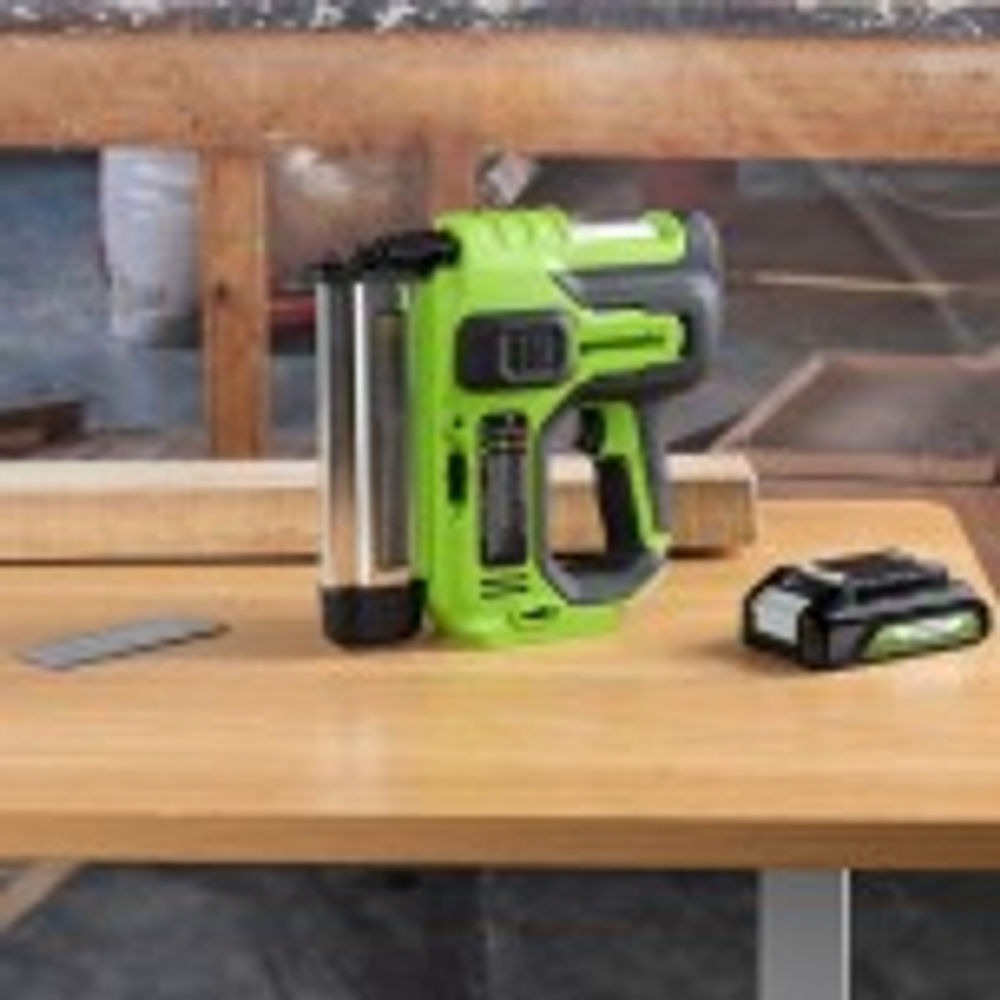 Нейлер аккумуляторный GREENWORKS GD24BN 24V, АКБ 2Ач и ЗУ 3400707CUA