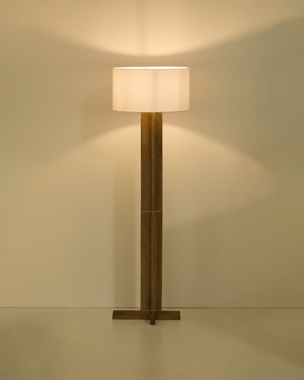 Торшер Niani из каучукового дерева с натуральной отделкой