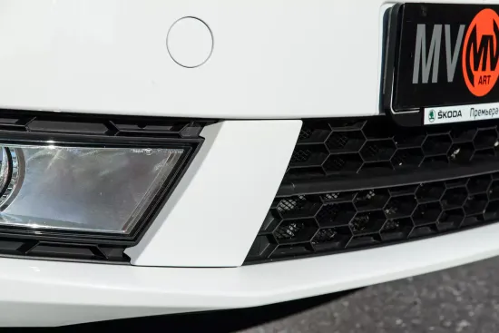 Вставки переднего бампера в стиле RS для Skoda Octavia III