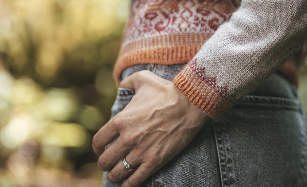 Описание по вязанию джемпера спицами "Moon Song"