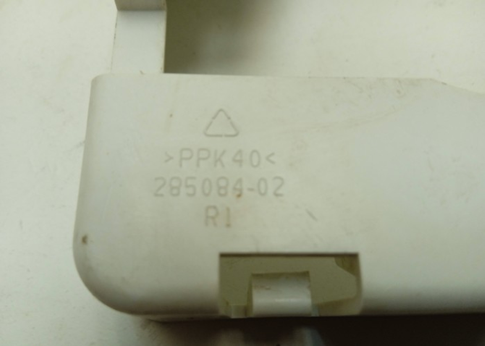 RGE785P2XSWI кт133 Панель сливного фильтра для стиральной машины Beko 28508402 б/у