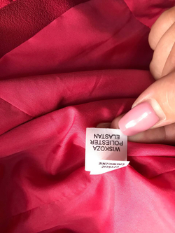 Жакет яркого цвета короткий, визуально на 42 размер