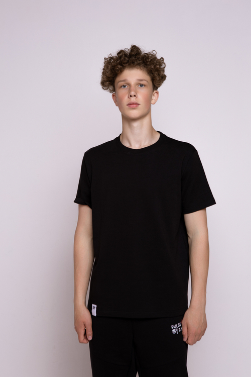 Футболка черная классическая без принта