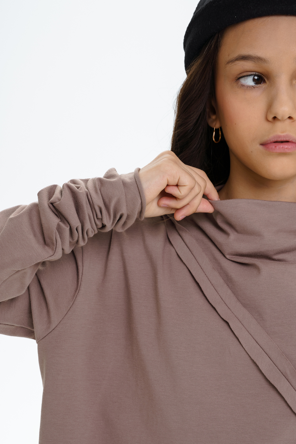 Лонгслив с горлом-хомутом