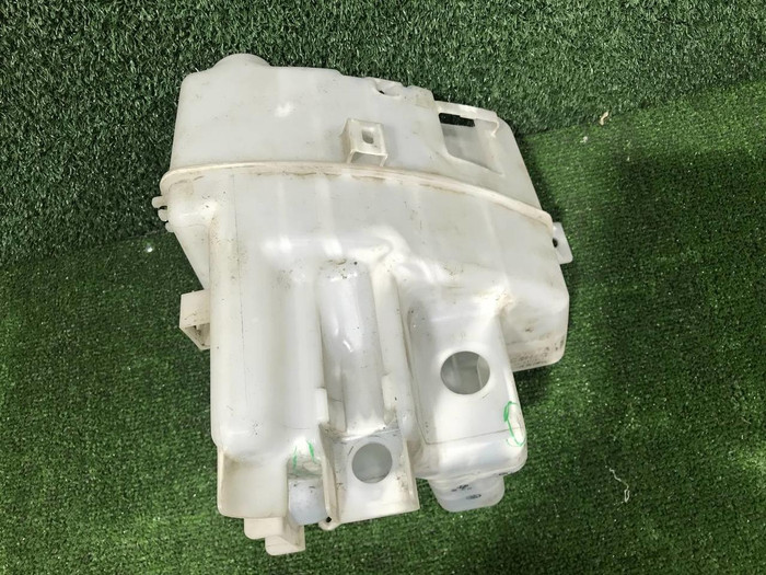 Бачок омывателя Toyota Camry xv70 (2017-н.в.)